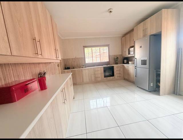 3 BEDROOM HOUSE FOR SALE IN VANDERBIJLPARK CW 5